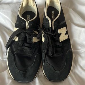 New Balance tennis shoes. Only worn once!